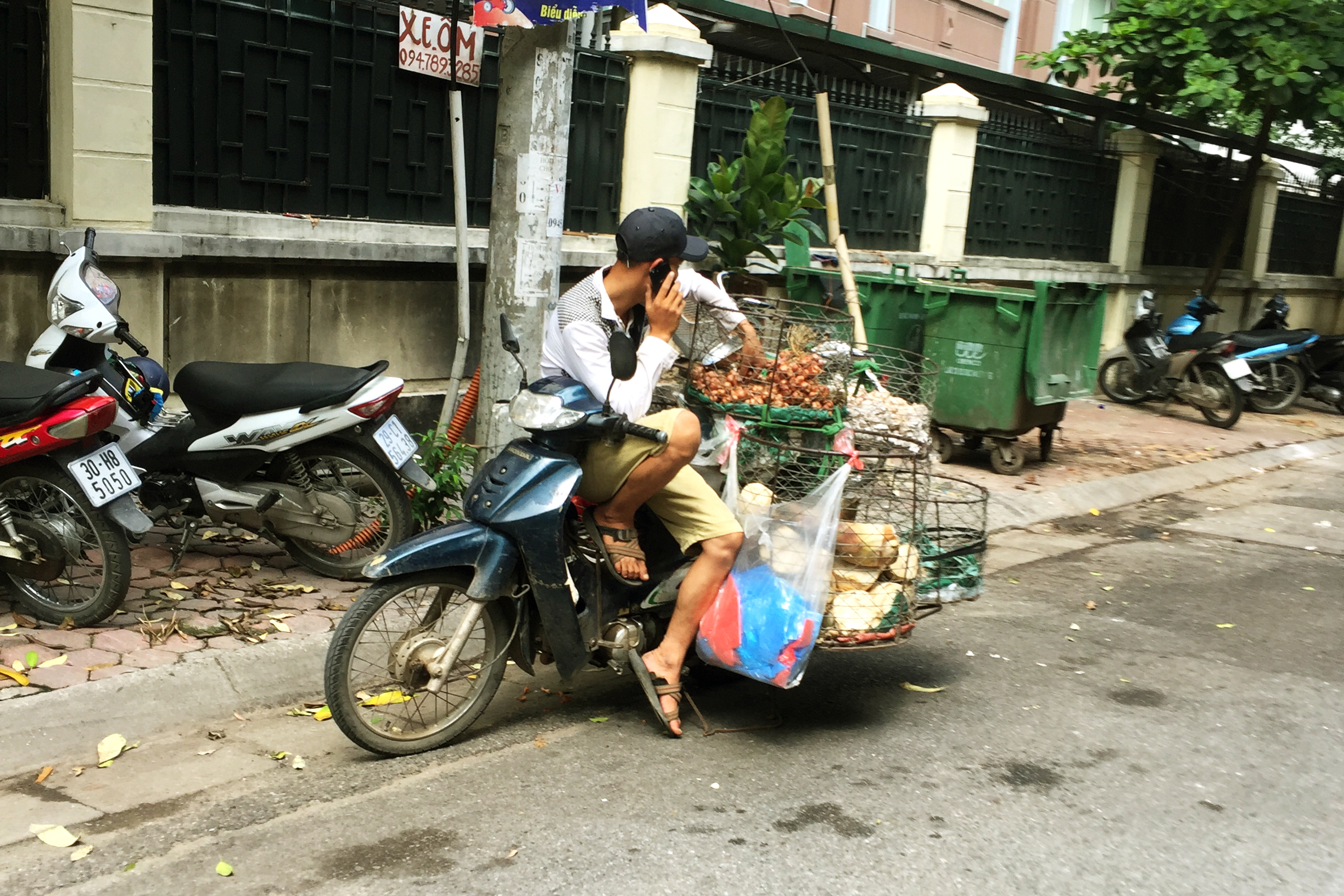 nang vo dau cuc lam phan ban hang rong