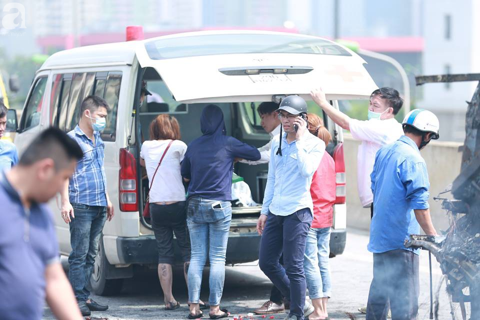 nguoi nha khoc ngat don thi the nguoi phu nu mang bau 6 thang tu vong trong vu chay xe khach o ha noi
