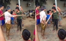 ha giang vao nha nghi roi quyt tien doi nam nu con khua dao chong tra chu nha