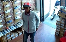 cung mot chieu tro doi nam nu di xe tay ga lien tuc lua dao nhan vien ban hang roi tau thoat