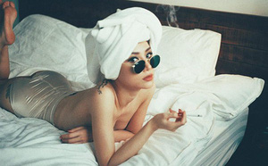 chan dung 2 hoa hau goi cam noi tieng dam dong vai gai lang choi