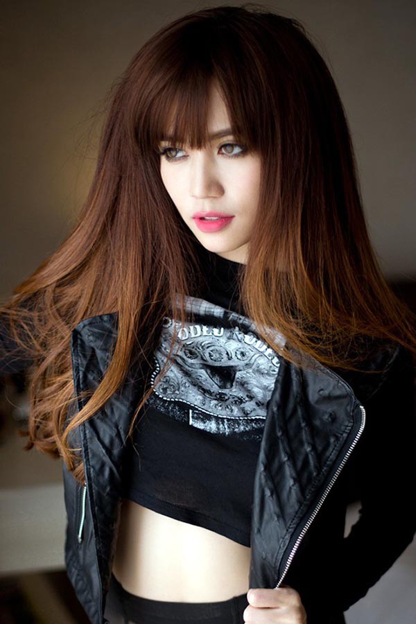 chi cao 1m55 nhung si thanh sexy khong thua kem chan dai nao trong showbiz