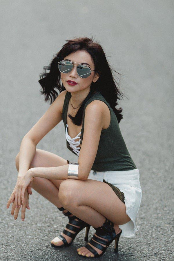 chi cao 1m55 nhung si thanh sexy khong thua kem chan dai nao trong showbiz