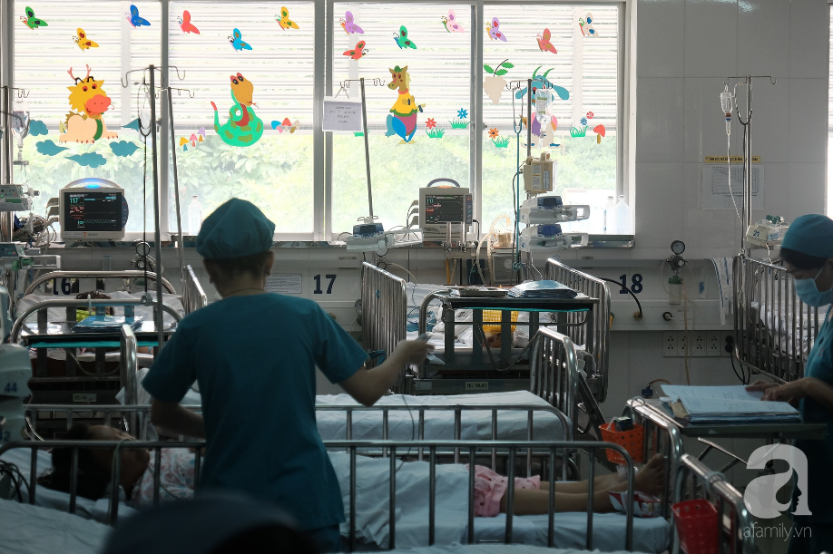 long an be gai 13 tuoi oi ra mau o at tinh mang bi de doa vi can benh rat hiem