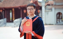 nam sinh vien ngoai thuong nghi buon chuyen hoc tap mat lien lac voi gia dinh phat hien co song dien thoai ngay cho gia dinh sinh song