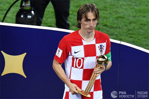 modric nhan qua bong vang world cup 2018