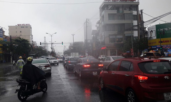 nhieu tuyen pho ha tinh chim trong bien nuoc do mua lon nhieu ngay