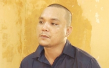 khoi to bat tam giam doi tuong danh tu vong con gai 4 tuoi cua ban than vi cho rang be noi chuyen hon lao