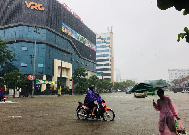mua lon nhieu ngay nguoi dan nghe an loi nuoc di lam