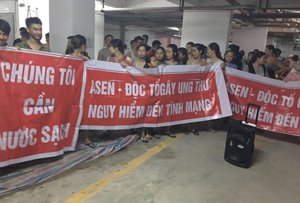ha noi cu dan chung cu thanh ha cienco 5 phat hien be nuoc ngam day rac thai xay dung