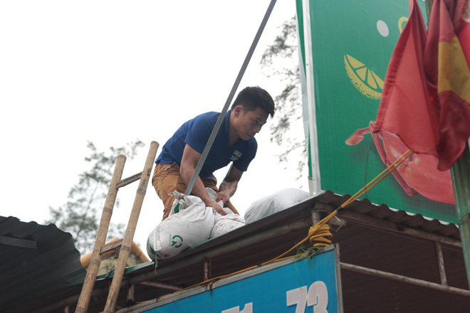 nguoi dan gap rut gia co nha cua cua hang truoc khi con bao so 3 do bo