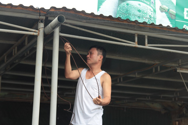 nguoi dan gap rut gia co nha cua cua hang truoc khi con bao so 3 do bo