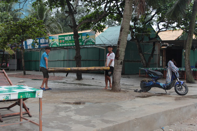 nguoi dan gap rut gia co nha cua cua hang truoc khi con bao so 3 do bo