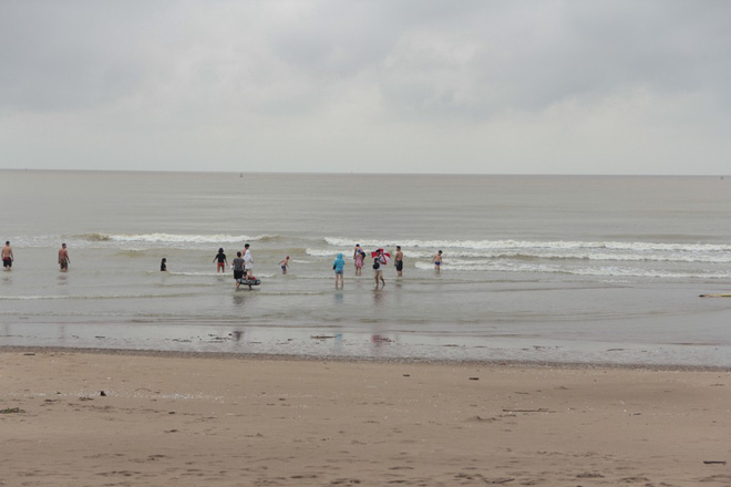 nguoi dan gap rut gia co nha cua cua hang truoc khi con bao so 3 do bo