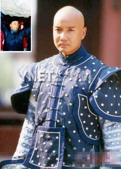 sao phim hoan chau cach cach pham toi ngo sat ra tu thanh danh lay vo dep kem 12 tuoi