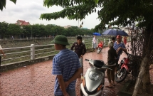 nguoi dan ong mat tich sau khi xuong kenh hai rau nghi bi lu cuon