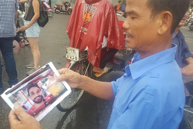 so du lich ha noi thong tin bat ngo vu khach tay bi tra tien am phu tai xe xich lo lay 15 trieu nhung khong tra lai tien am phu