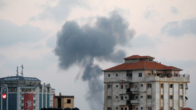 israel bat dau tung don khong kich du doi xuong dai gaza