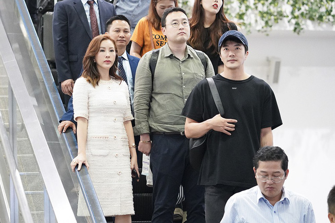 hoa hau thu hoai ra tan san bay don tai tu nac thang len thien duong kwon sang woo