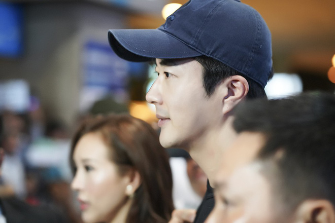 hoa hau thu hoai ra tan san bay don tai tu nac thang len thien duong kwon sang woo