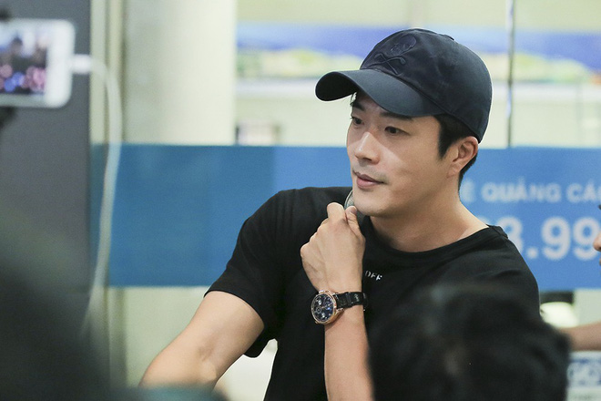 hoa hau thu hoai ra tan san bay don tai tu nac thang len thien duong kwon sang woo