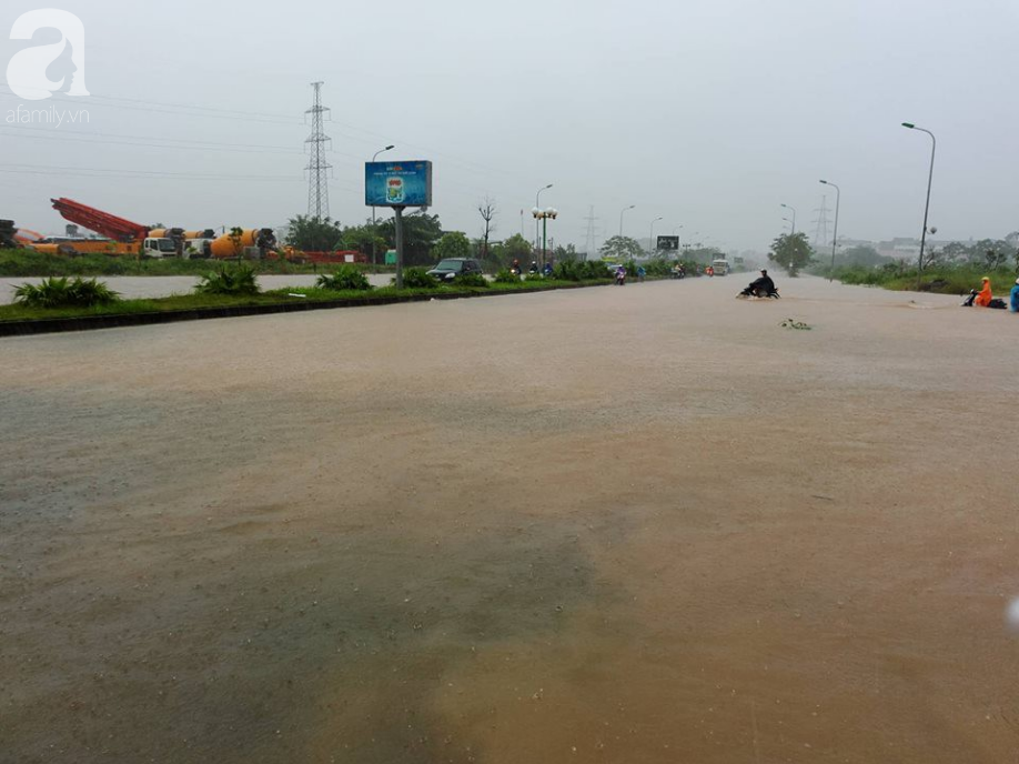 ha dong nhieu diem ngap sau dem mua tam ta xe co phai dat bo vi hu hong