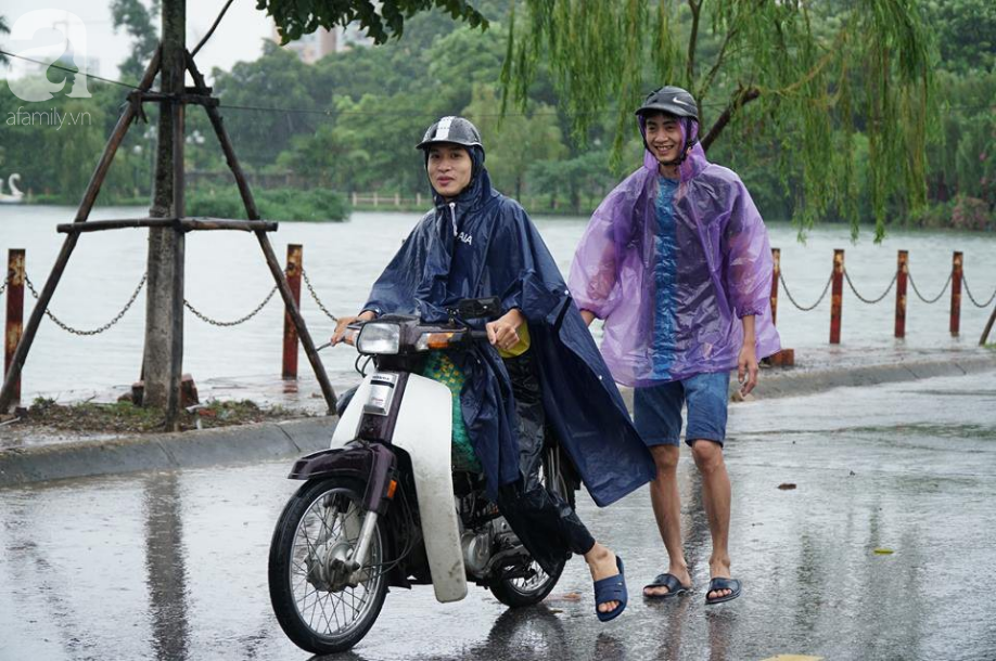 ha dong nhieu diem ngap sau dem mua tam ta xe co phai dat bo vi hu hong