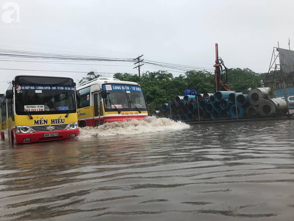 ha dong nhieu diem ngap sau dem mua tam ta xe co phai dat bo vi hu hong