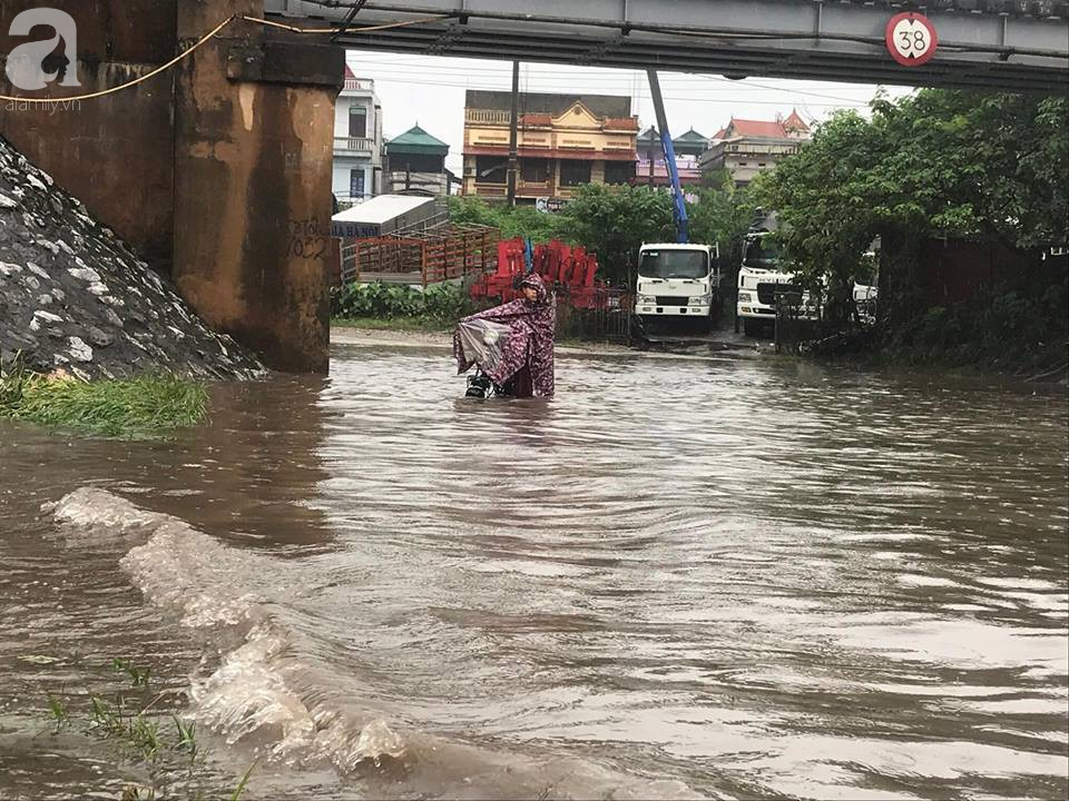 ha dong nhieu diem ngap sau dem mua tam ta xe co phai dat bo vi hu hong