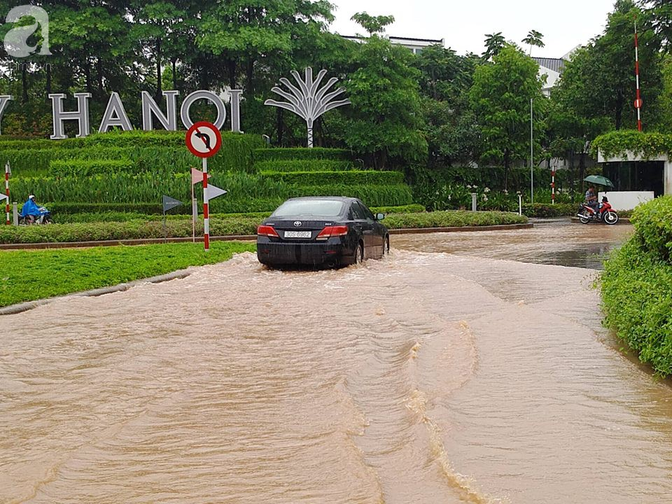 ha dong nhieu diem ngap sau dem mua tam ta xe co phai dat bo vi hu hong