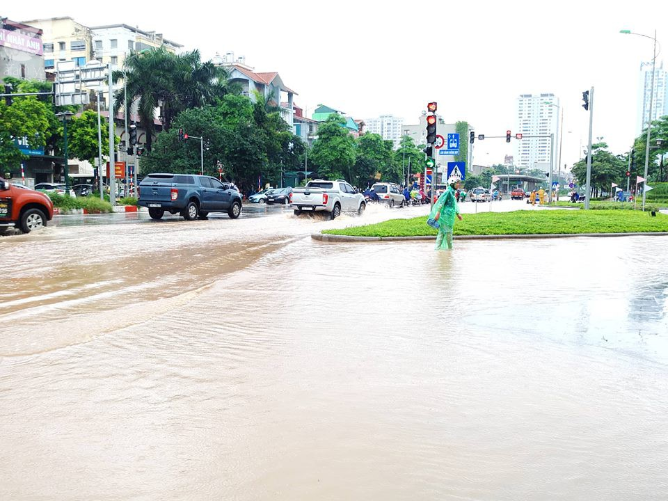 ha dong nhieu diem ngap sau dem mua tam ta xe co phai dat bo vi hu hong