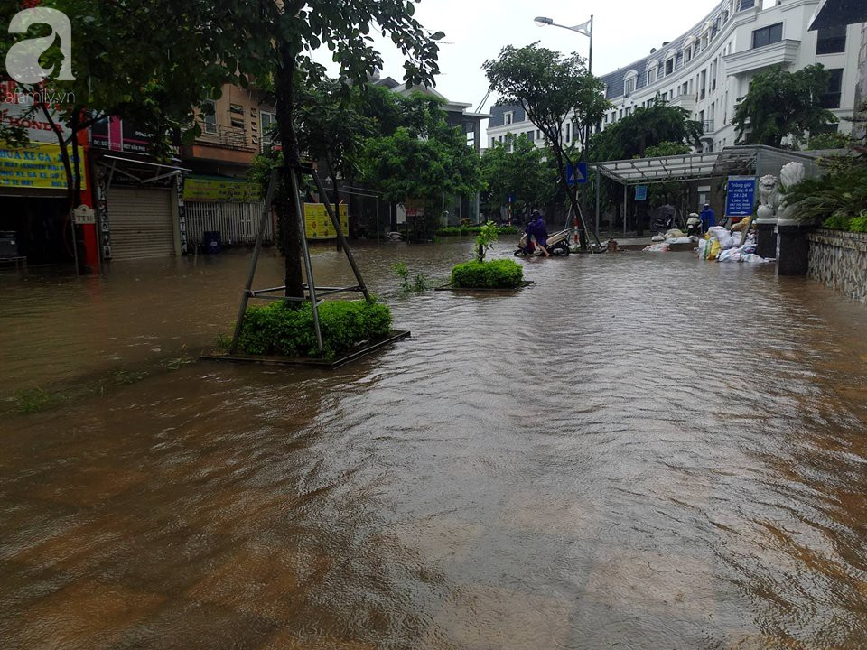 ha dong nhieu diem ngap sau dem mua tam ta xe co phai dat bo vi hu hong