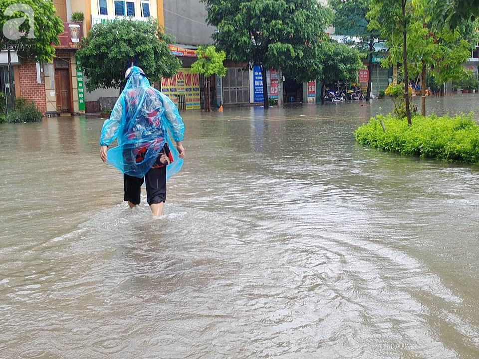 ha dong nhieu diem ngap sau dem mua tam ta xe co phai dat bo vi hu hong