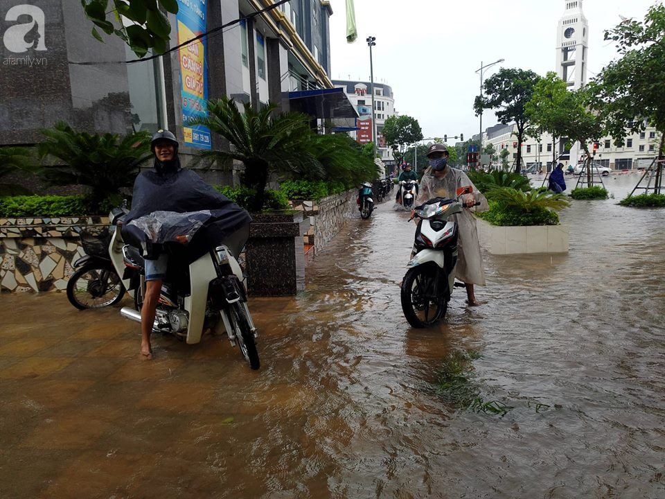 ha dong nhieu diem ngap sau dem mua tam ta xe co phai dat bo vi hu hong