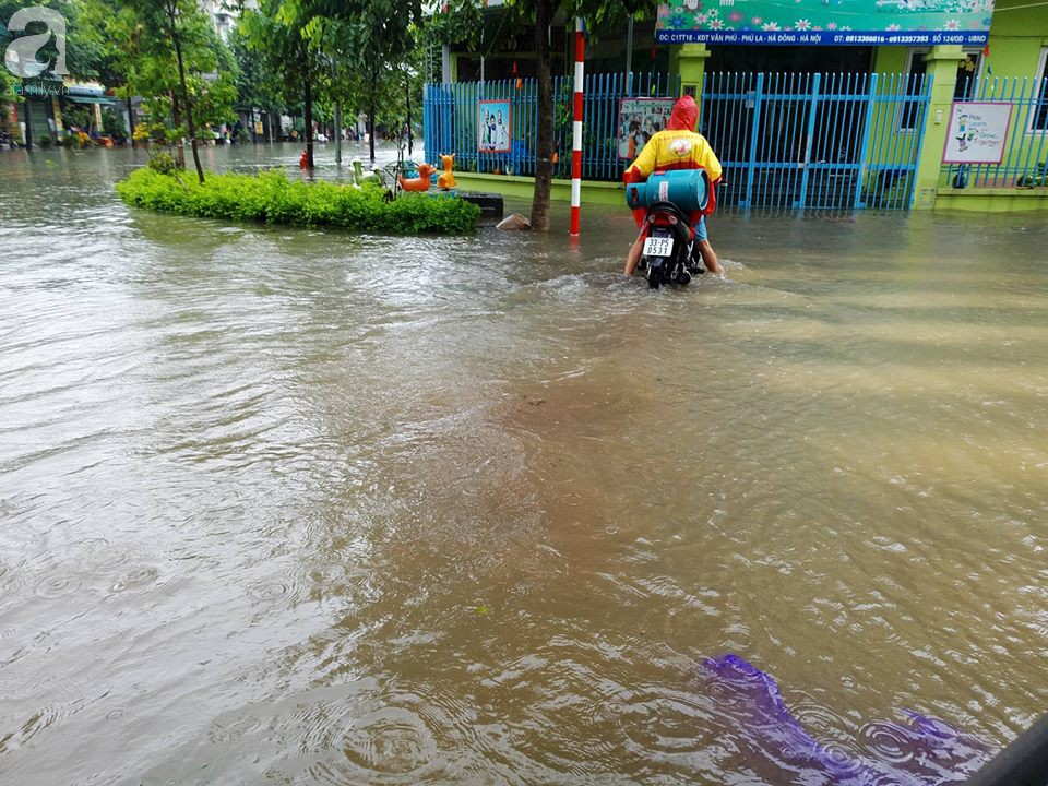 ha dong nhieu diem ngap sau dem mua tam ta xe co phai dat bo vi hu hong