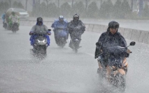 thoi tiet ngay 217 ha noi mua ca ngay co dong kem gio giat manh mien nui phia bac nguy co chiu lu quet