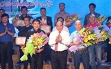 thu tuong du le trao giai ca khuc ky niem 50 nam chien thang dong loc