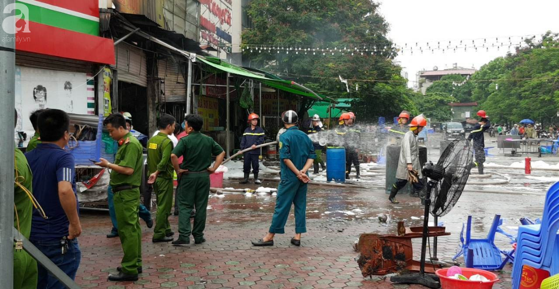 ha noi chay cua hang an mot nan nhan nu dang mac ket