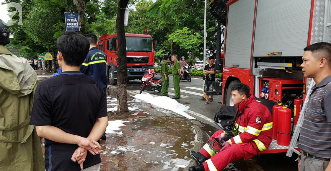 ha noi chay cua hang an mot nan nhan nu dang mac ket