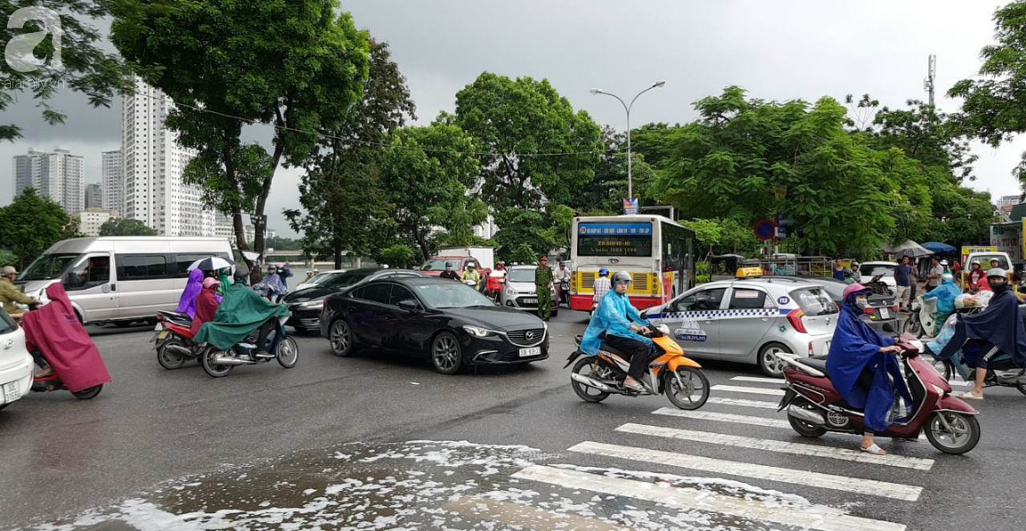 ha noi chay cua hang an mot nan nhan nu dang mac ket