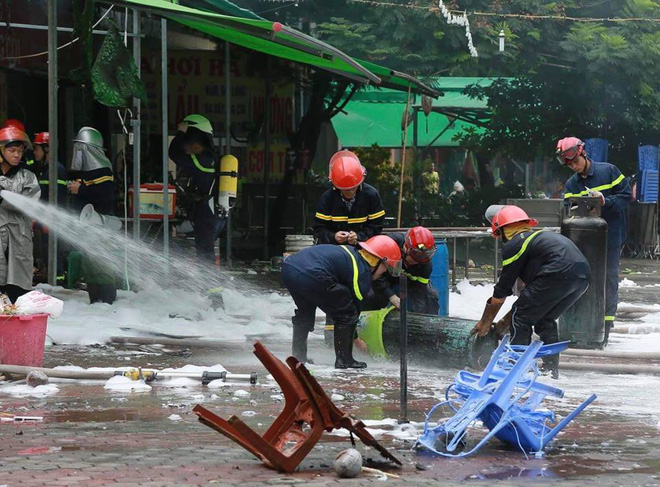 ha noi chay lon quan lau tren duong nguyen huu tho mot nguoi mac ket tu vong