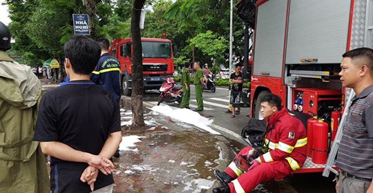 ro ri 4 binh ga gay chay rui mot nha hang tai ha noi nu nhan vien tu vong