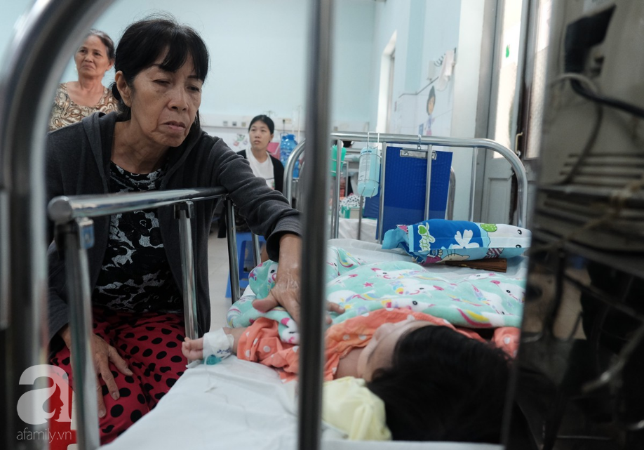 be trai bi me ruot dam thung ruot duoc manh thuong quan 83 tuoi mong muon dua ve nuoi day