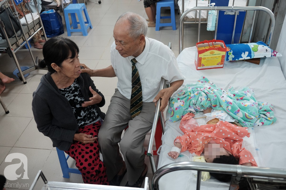 be trai bi me ruot dam thung ruot duoc manh thuong quan 83 tuoi mong muon dua ve nuoi day