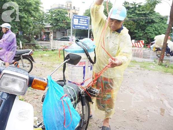 ha noi nguoi dan hao hung bat ca sau dem mua cuc lon gay ngap nhieu noi