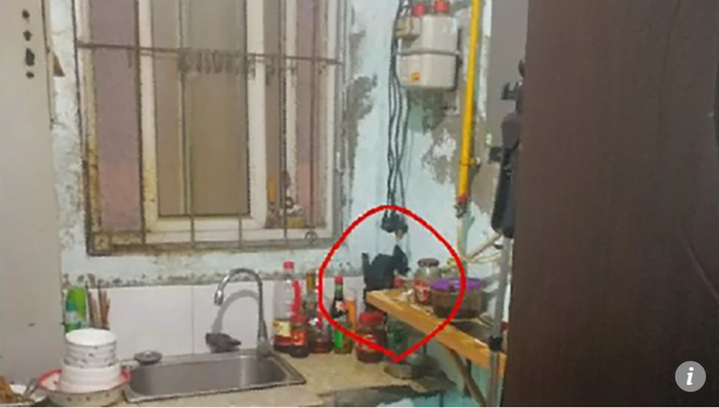 thay chu nha nghi nhin cham cham vao lo hong trong bep khach thue phat hien 1 dieu dang so