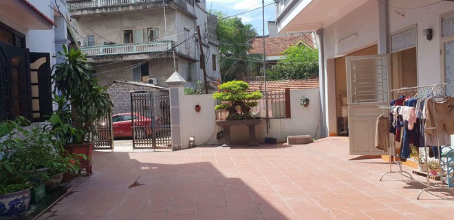 khoi to vu ca nha di danh ghen xe quan roi keo le co gai tu phong tro ra cong