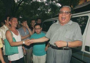 phat to phim tay du ky 1986 co 3 con gai xinh dep tu nhan la phan no boc trong nha