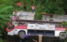 tam giu hinh su tai xe xe khach giuong nam lao xuong vuc khien 4 nguoi chet 16 nguoi bi thuong o cao bang