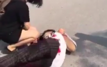 bac giang xich mich giua hai nhom hoc sinh mot nu sinh 15 tuoi bi dam trong thuong